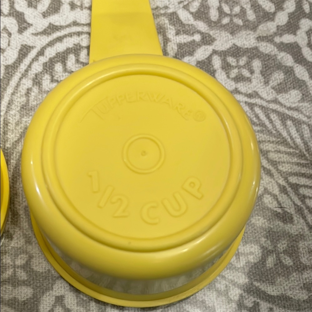 Tupperware‎ Yellow Measuring Cups Set - Picture 5 of 5